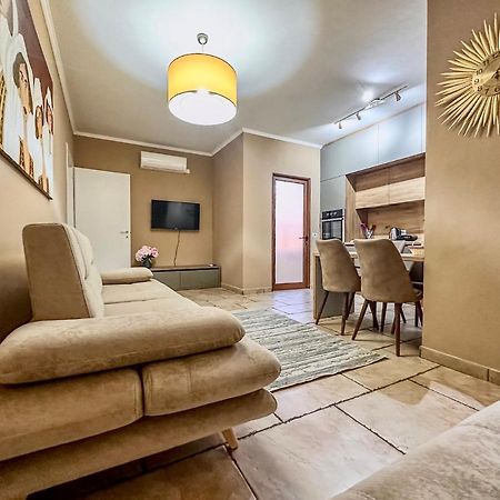 Amos City Center Apartment Tiran Dış mekan fotoğraf