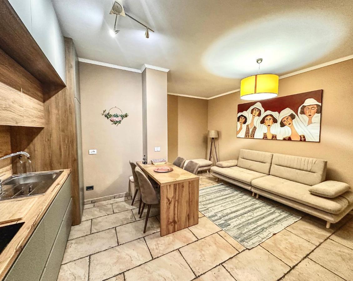 Amos City Center Apartment Tiran Dış mekan fotoğraf